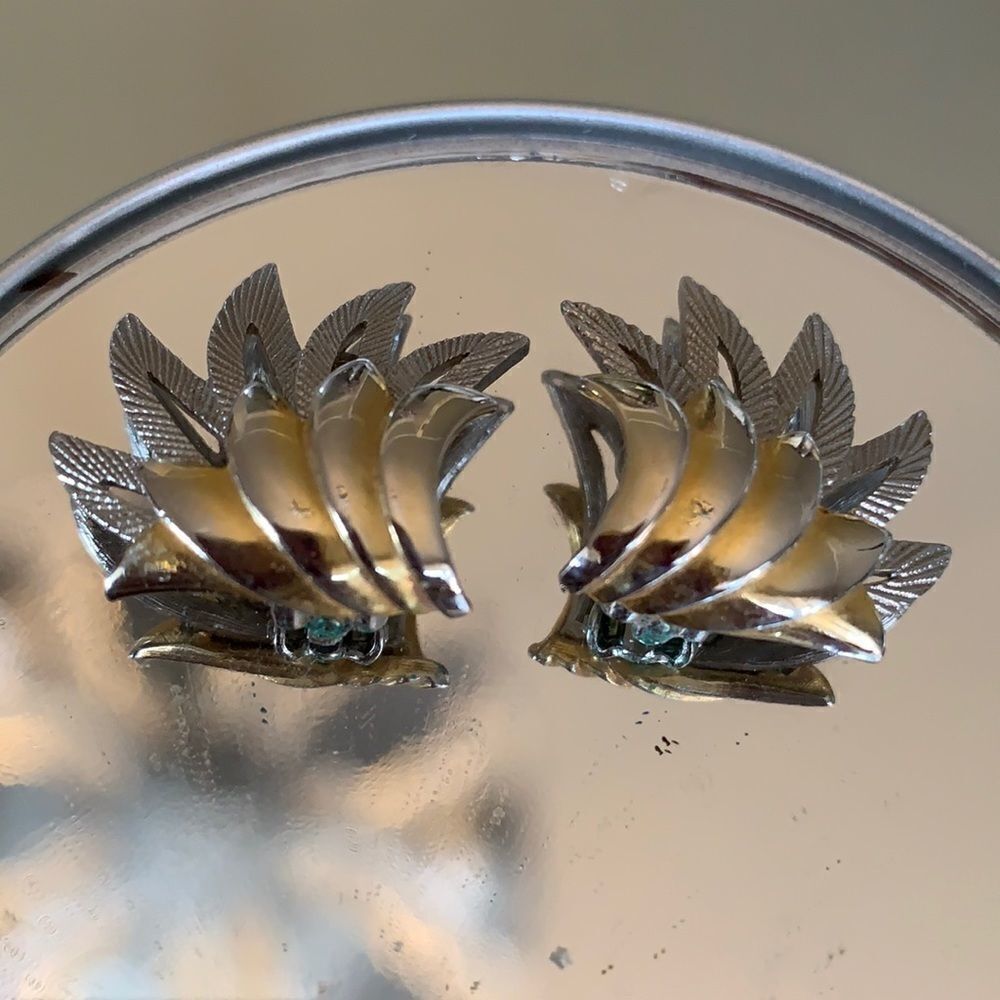 Vtg silver & gold clip on earrings